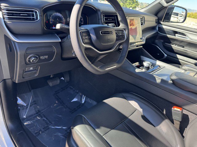 Used 2025 Jeep Wagoneer 4WD image 11