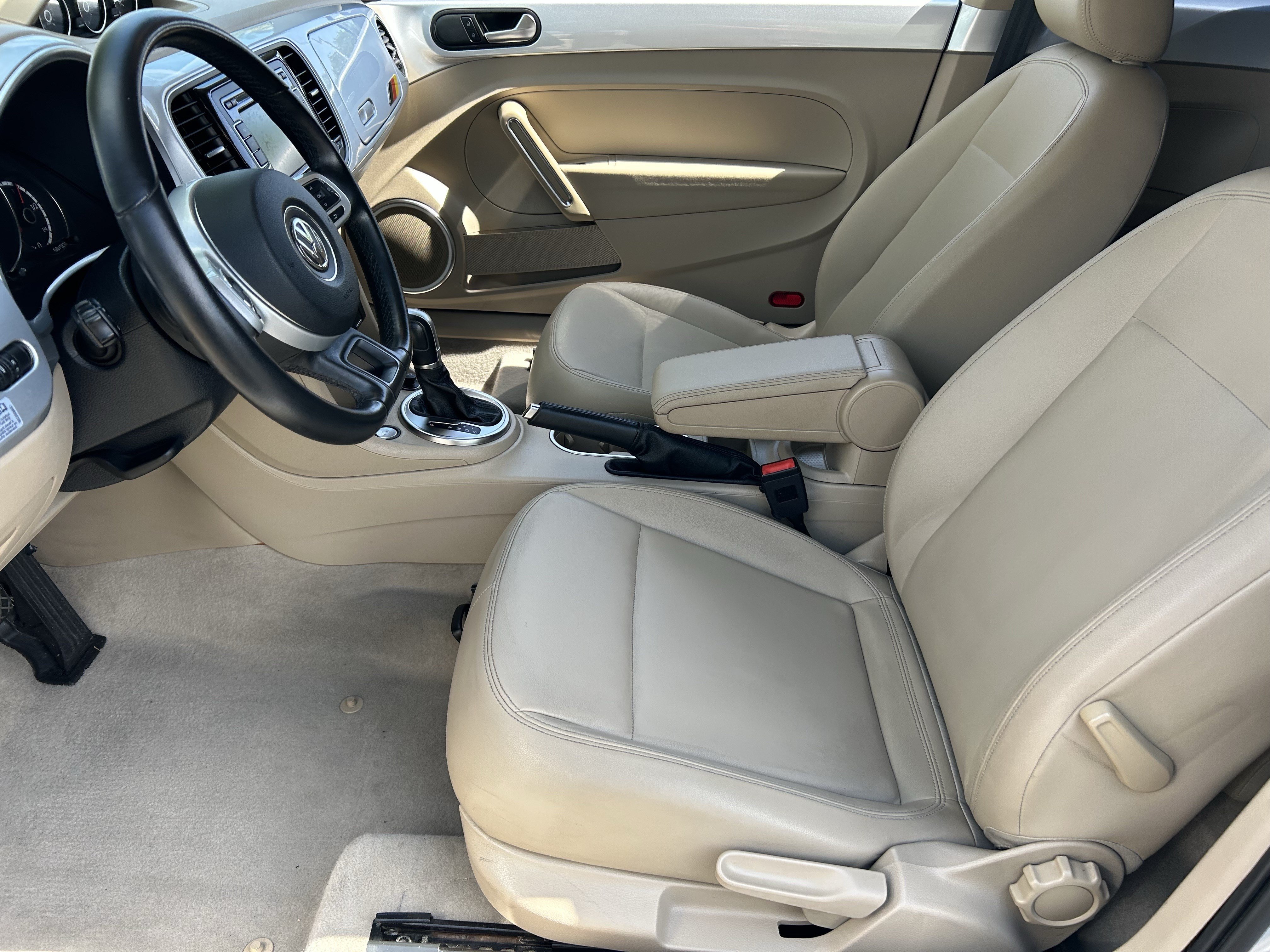 Used 2014 Volkswagen Beetle TDI FWD image 17