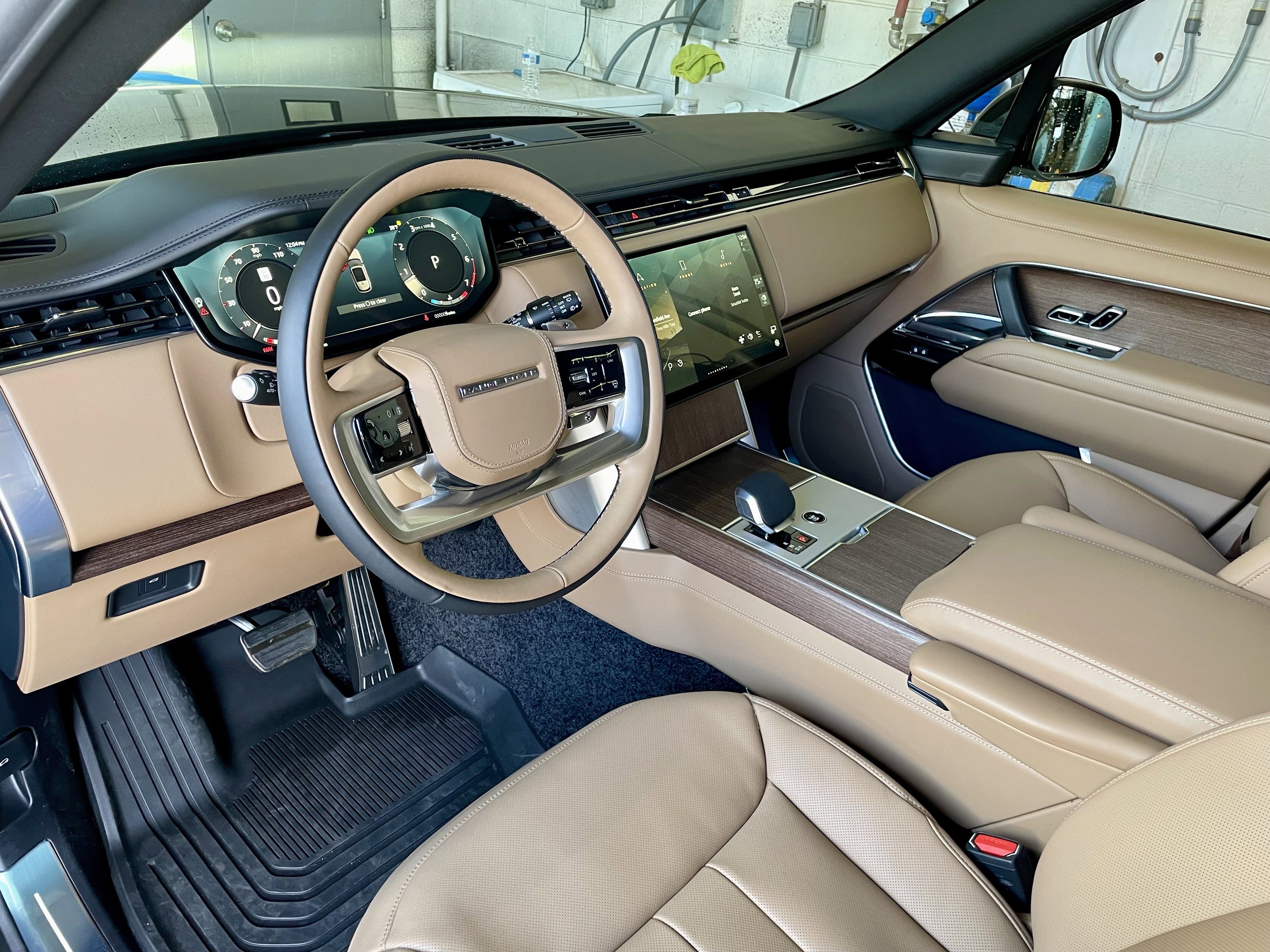 New 2026 Land Rover Range Rover SE image 13