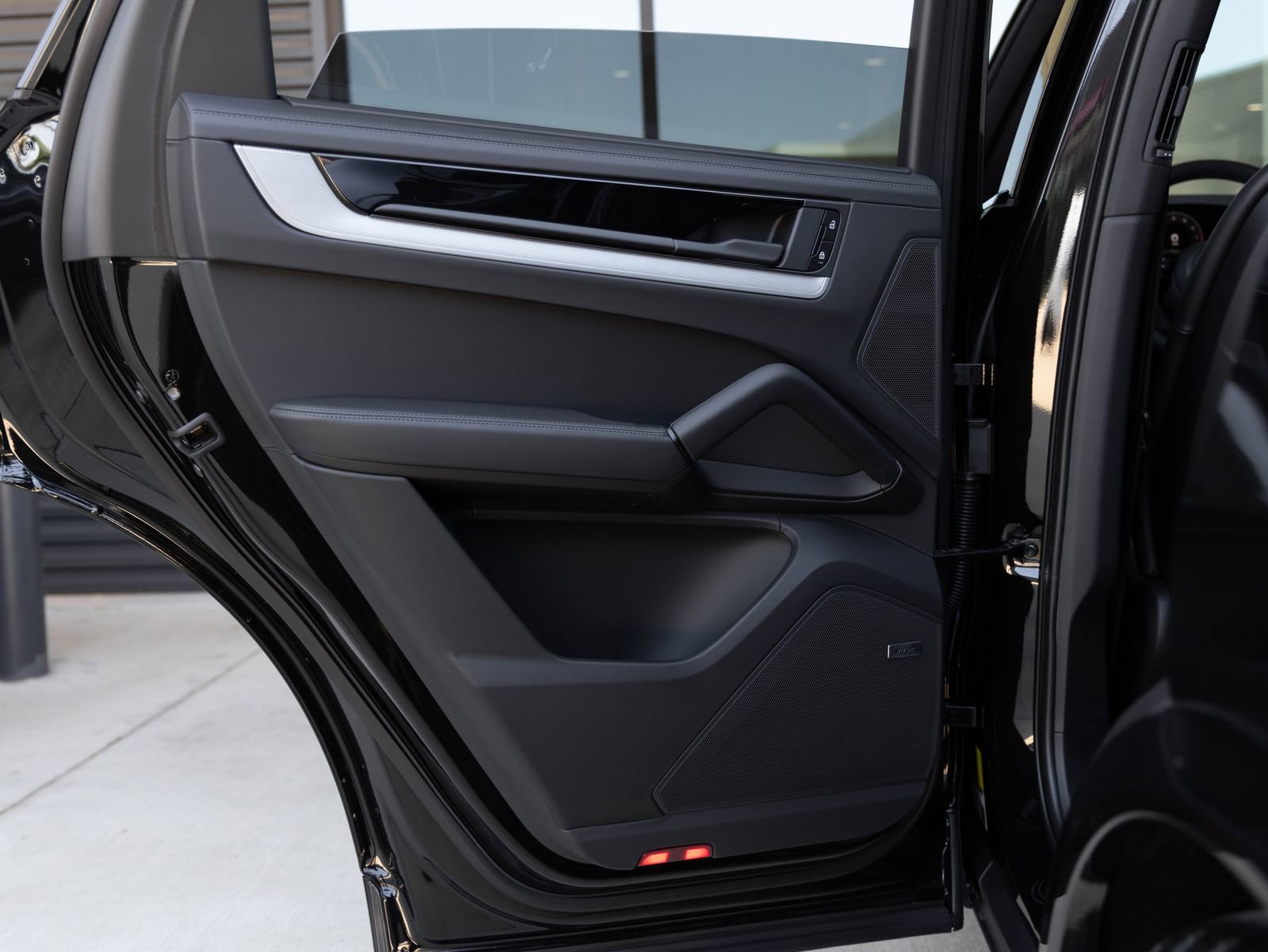 Certified 2025 Porsche Cayenne E-Hybrid AWD/4WD image 29