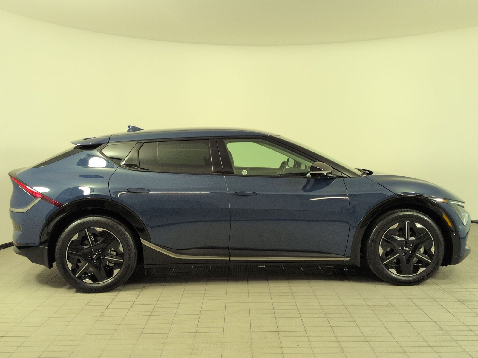 Used 2025 Kia EV6 Wind RWD image 8