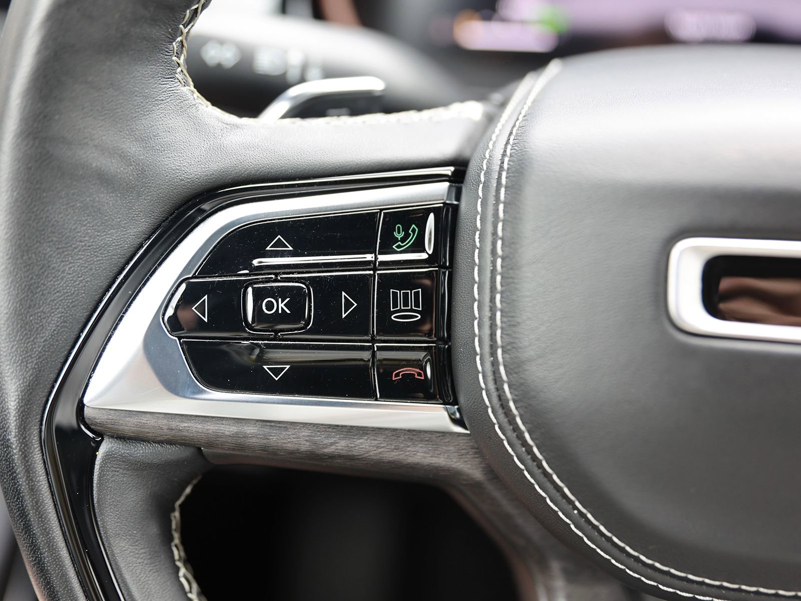 Used 2022 Jeep Grand Cherokee Overland w/ Advanced Protech Group III AWD/4WD image 44