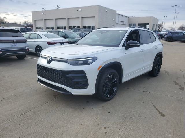 New 2026 Volkswagen Tiguan SE R-Line AWD/4WD image 2