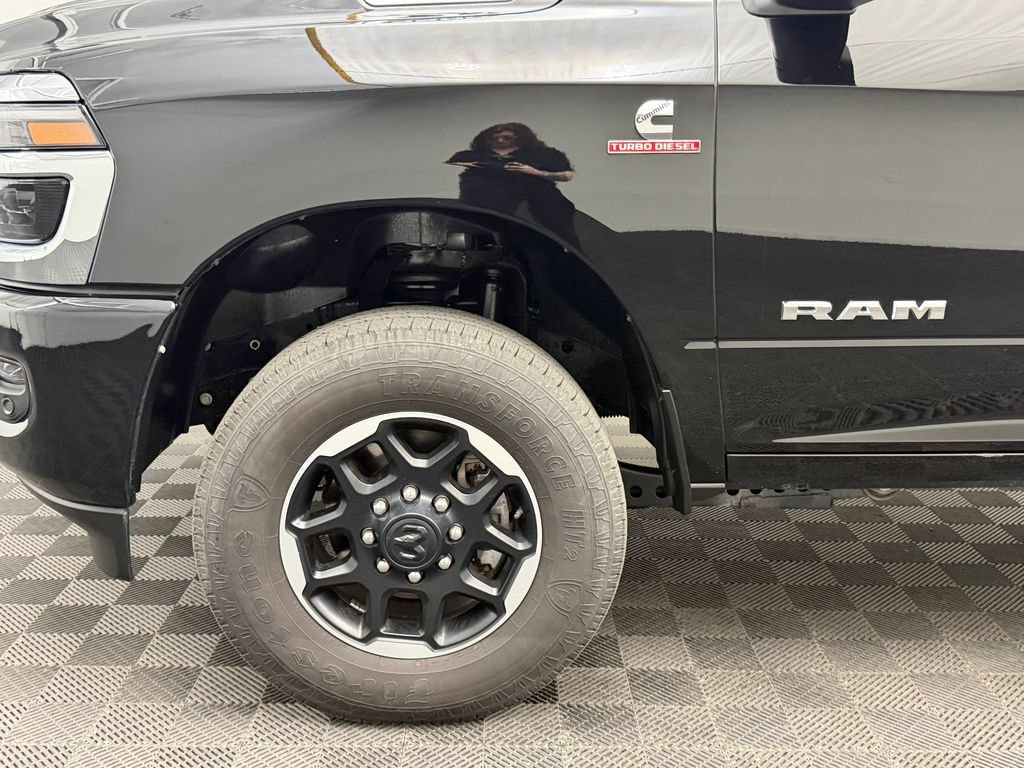 Used 2025 RAM 3500 Laramie AWD/4WD image 11