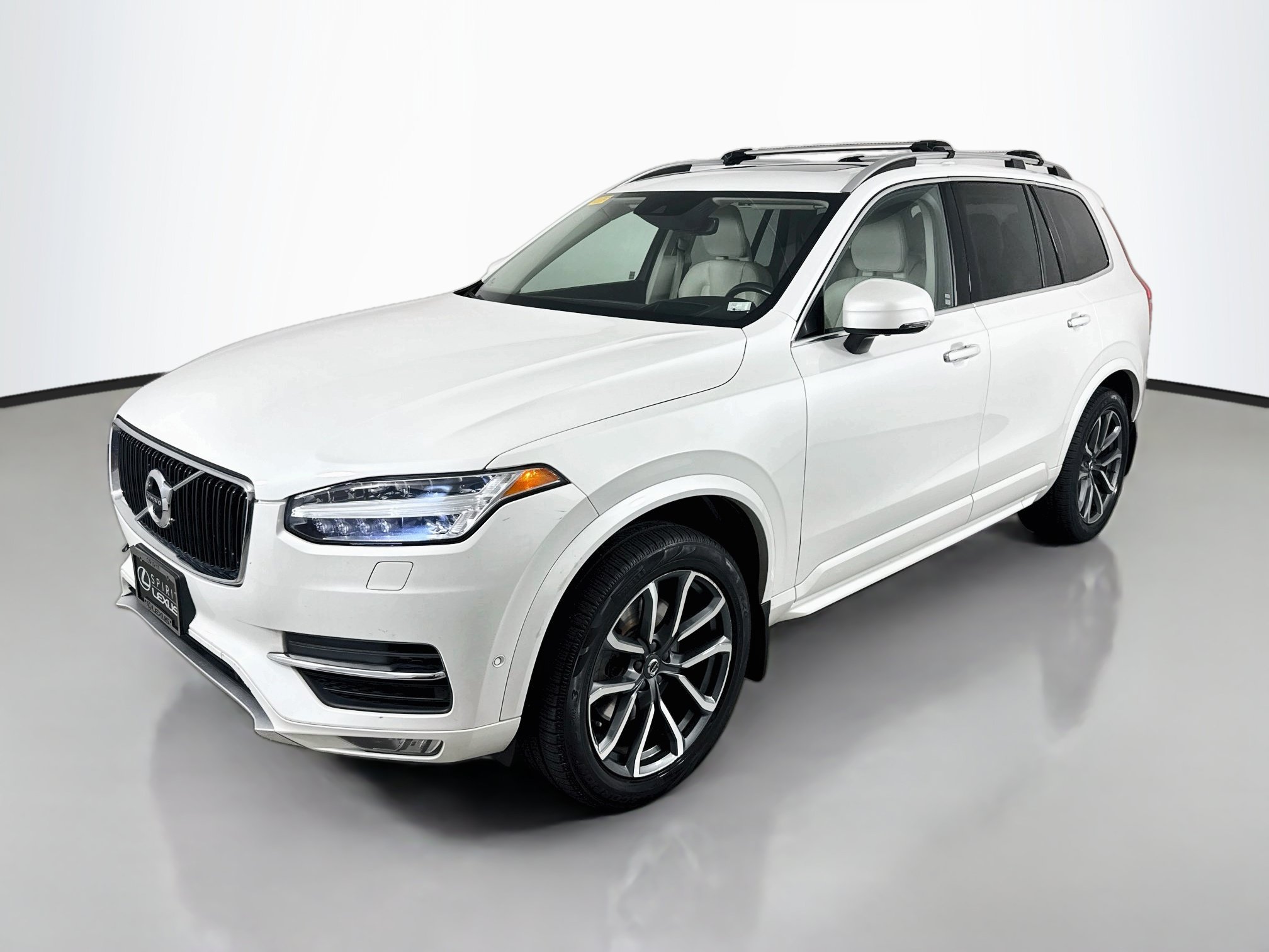 Used 2018 Volvo XC90 T6 Momentum w/ Convenience Package AWD/4WD image 3