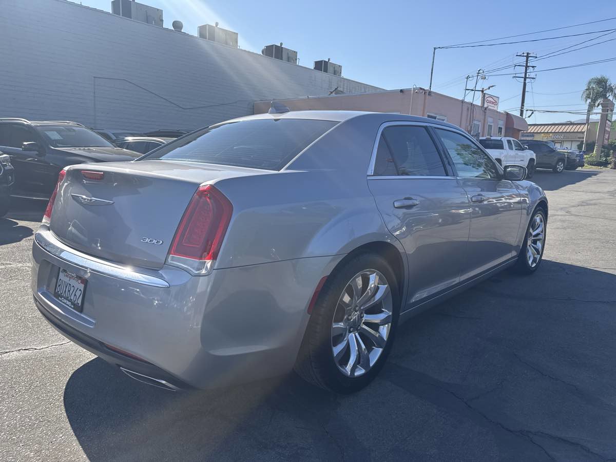 Used 2016 Chrysler 300 Limited image 7
