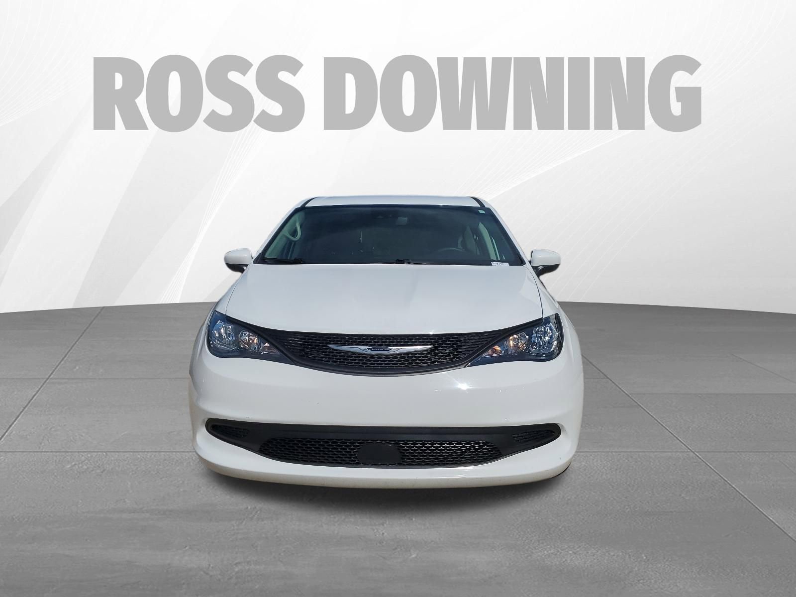 Used 2023 Chrysler Voyager LX image 2