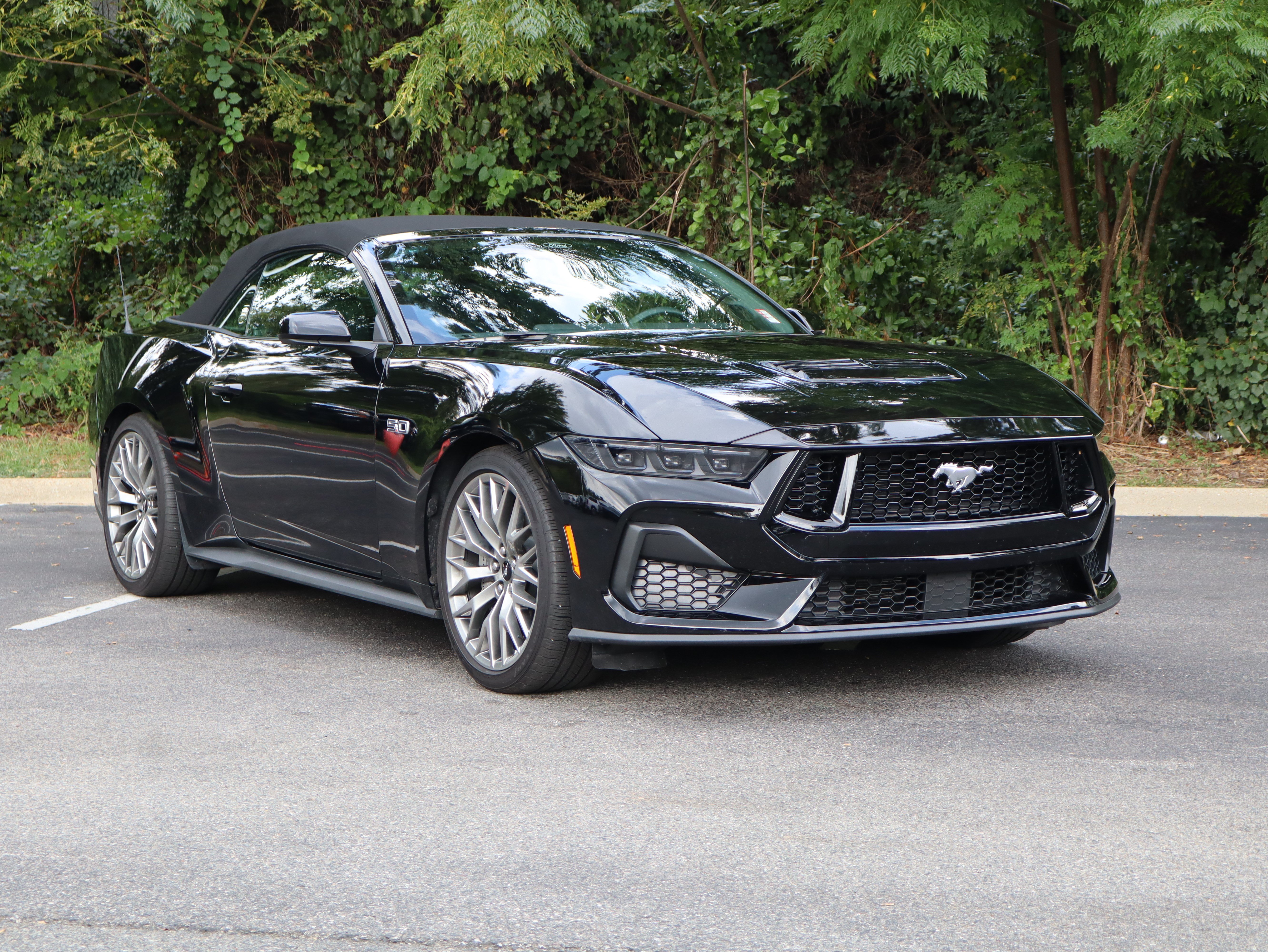 Used 2025 Ford Mustang GT Premium RWD image 2