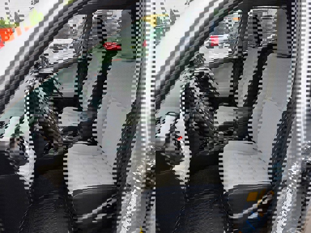 Used 2016 Toyota RAV4 XLE image 7