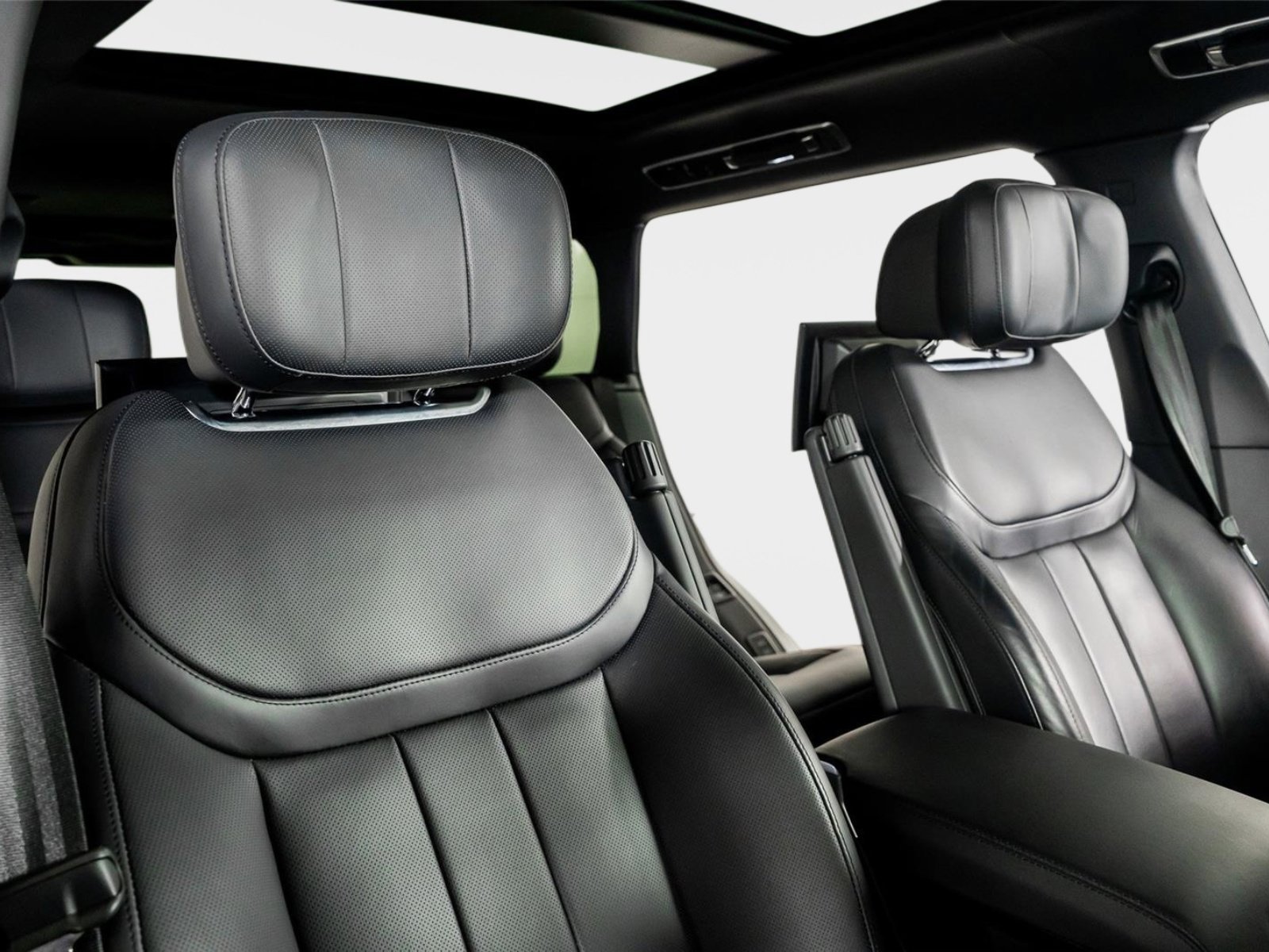 Used 2024 Land Rover Range Rover Long Wheelbase Autobiography image 30