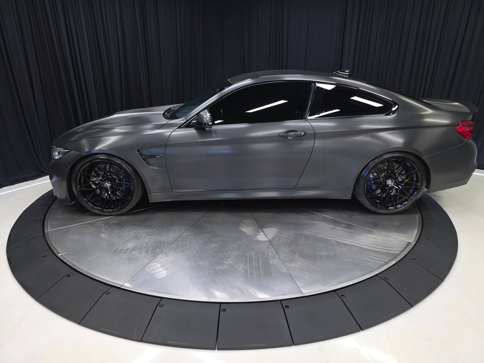 Used 2019 BMW M4 Coupe w/ Competition Package RWD image 10