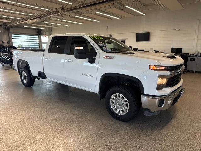 Used 2024 Chevrolet Silverado 2500 LT w/ Convenience Package AWD/4WD image 3