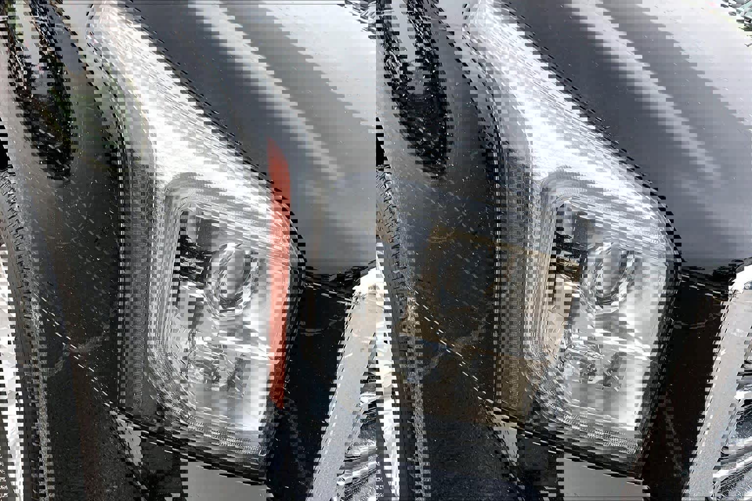 Used 2019 GMC Yukon SLT image 28