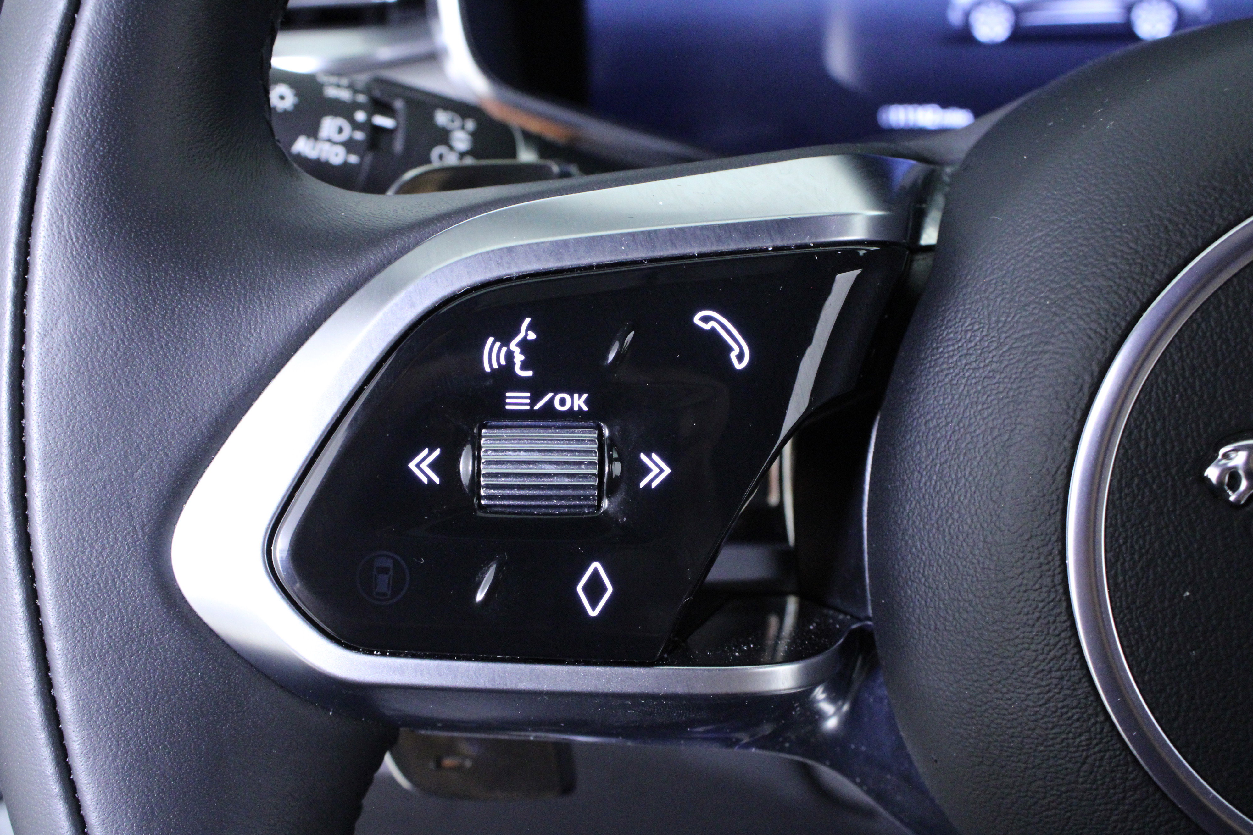 Used 2025 Jaguar F-PACE R-Dynamic S image 23