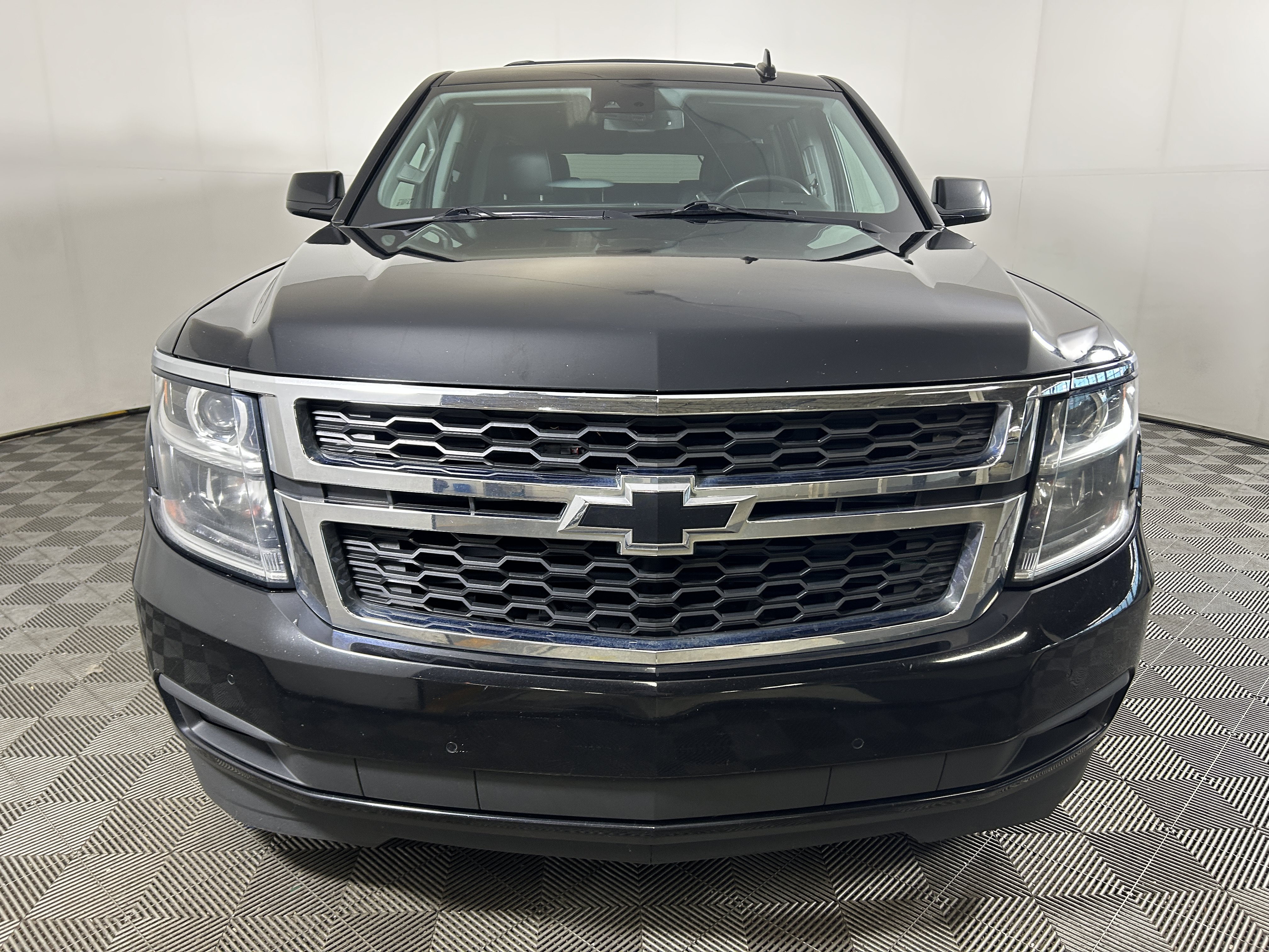 Used 2020 Chevrolet Suburban LT w/ Luxury Package AWD/4WD image 5