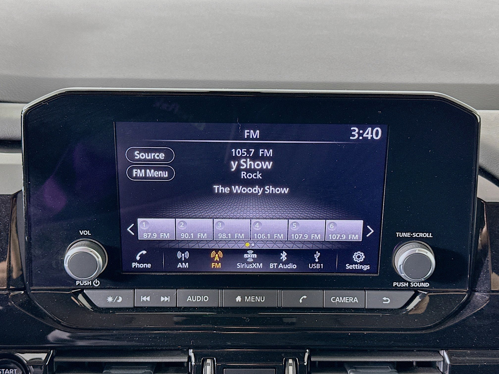 Used 2025 Nissan Pathfinder SV image 21