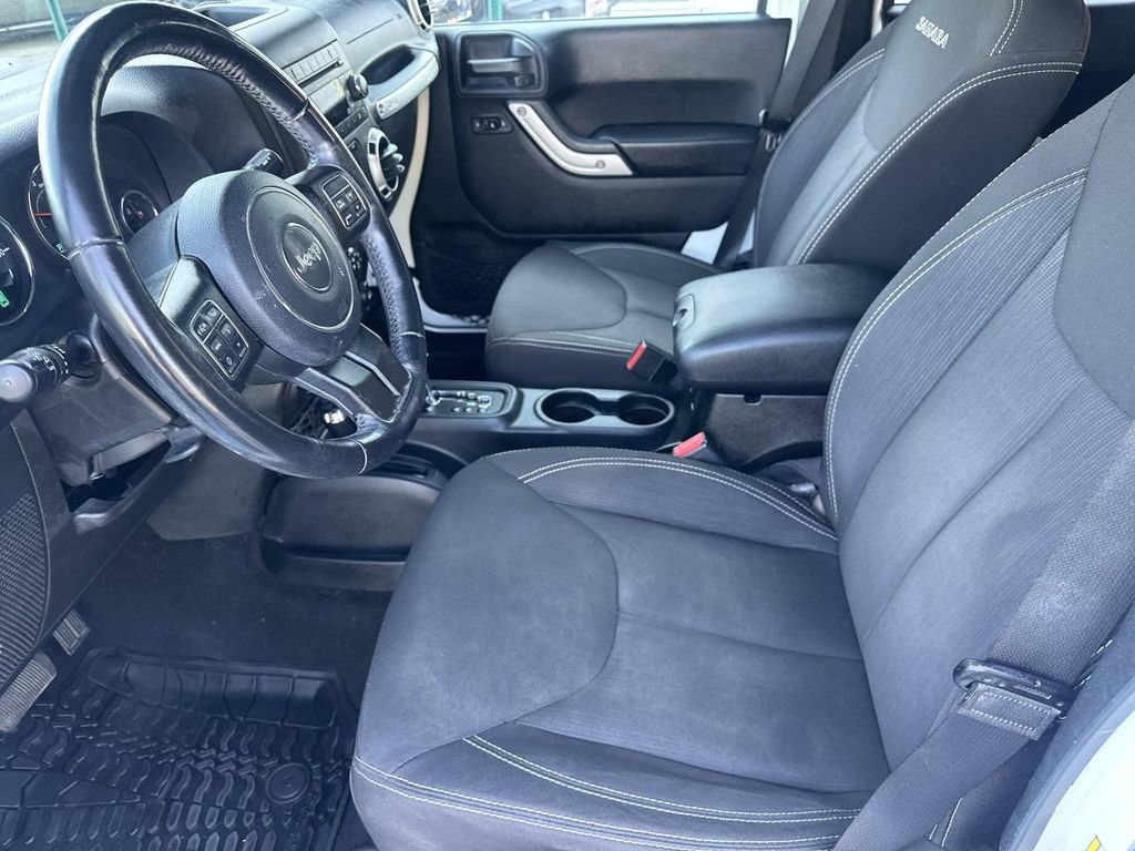 Used 2018 Jeep Wrangler Unlimited Sahara w/ Connectivity Group AWD/4WD image 16
