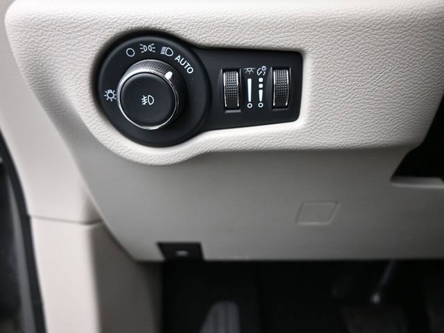 Used 2022 Chrysler Pacifica Touring-L image 33