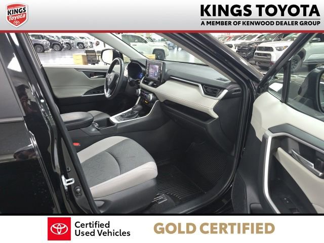 Used 2022 Toyota RAV4 XLE w/ Convenience Package image 6