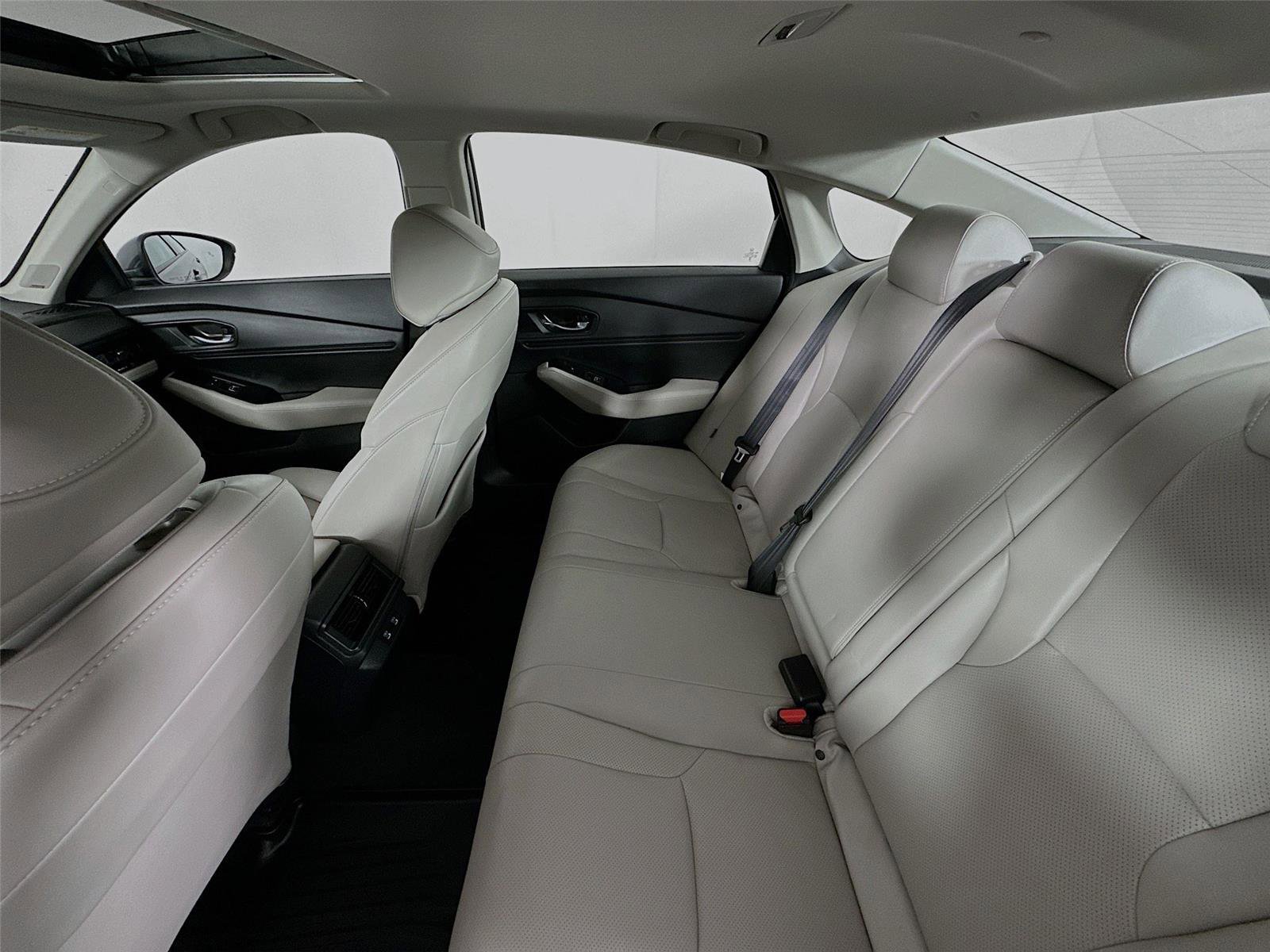 Used 2023 Honda Accord Touring image 11