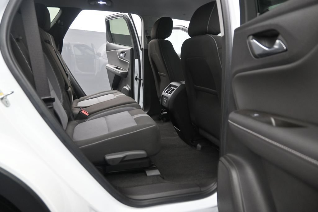 Used 2024 Chevrolet Blazer LT FWD image 18