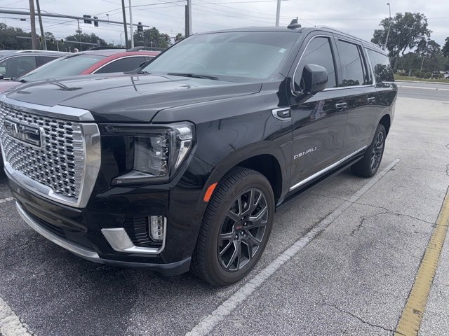 Used 2023 GMC Yukon XL Denali image 3