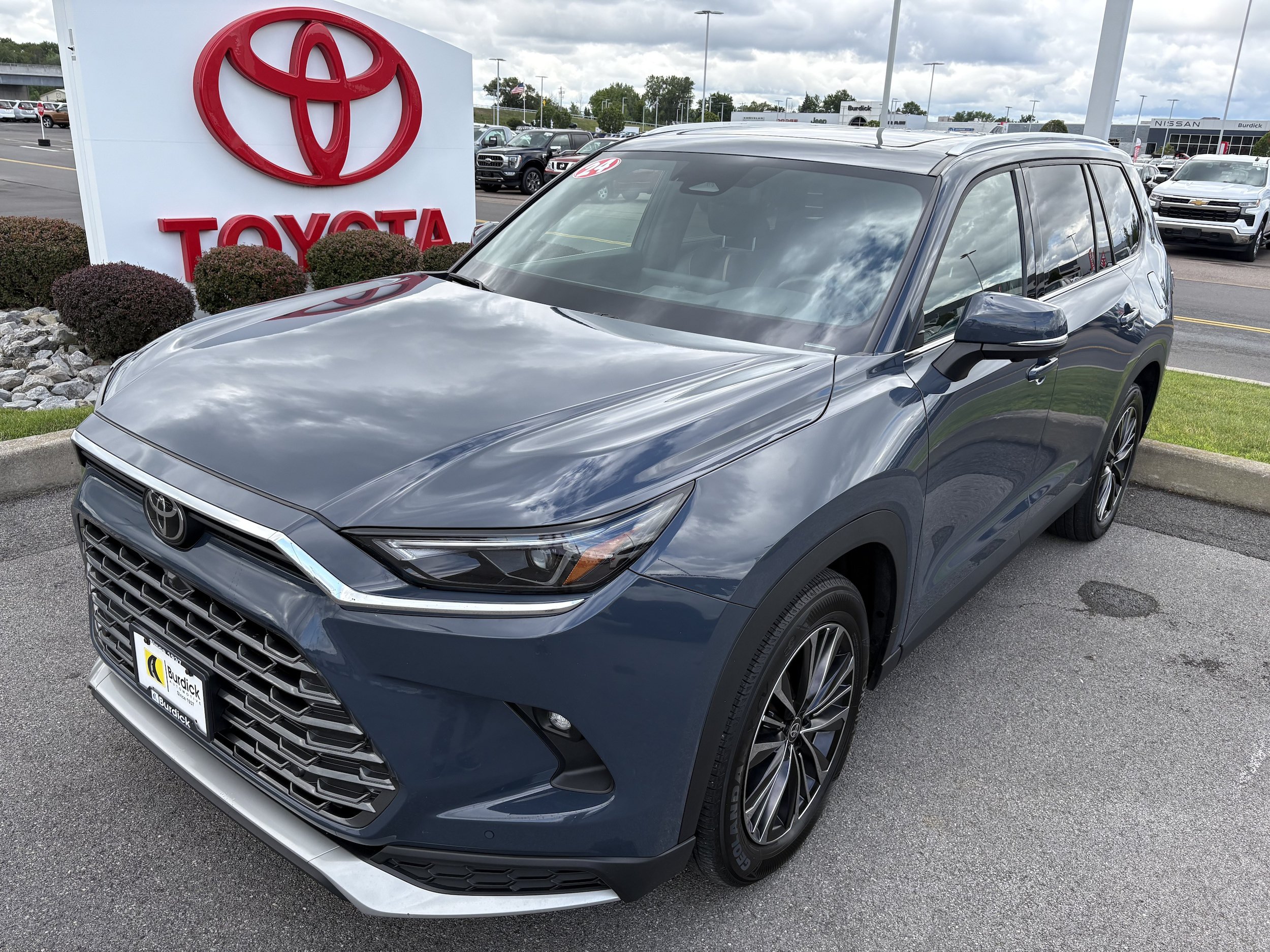 Used 2024 Toyota Grand Highlander AWD Hybrid image 10