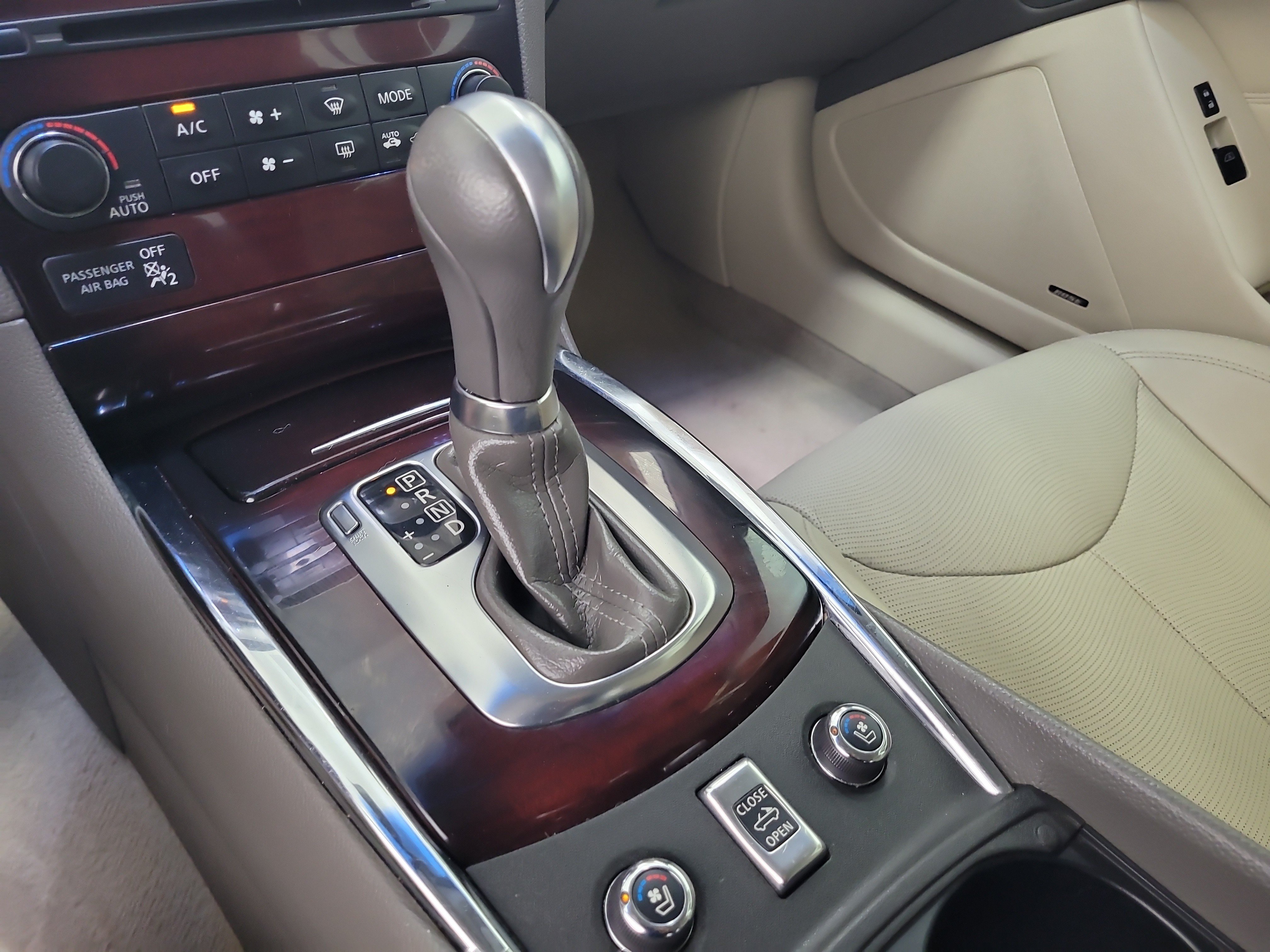 Used 2013 INFINITI G37 Convertible w/ Premium Pkg RWD image 16