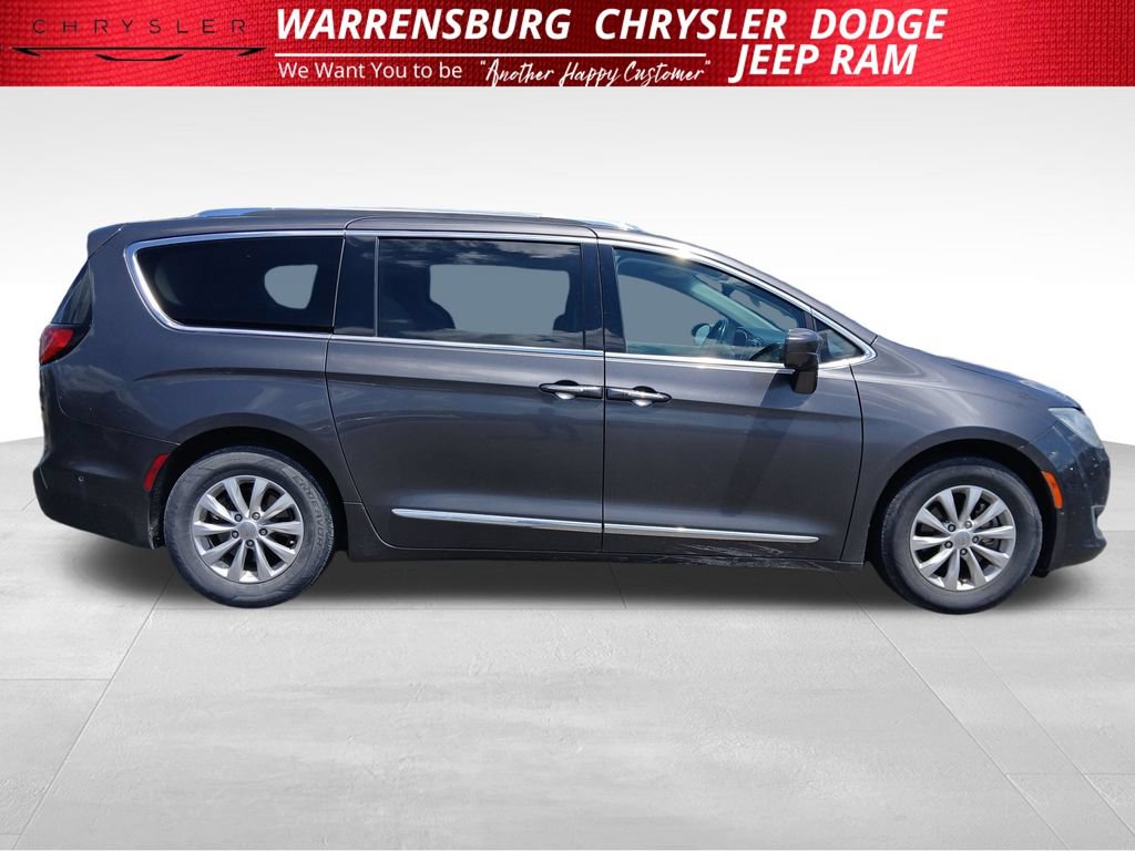 Used 2018 Chrysler Pacifica Touring-L w/ Advanced Safetytec Group FWD image 2