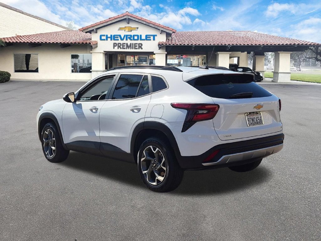 Used 2025 Chevrolet Trax LT FWD image 6