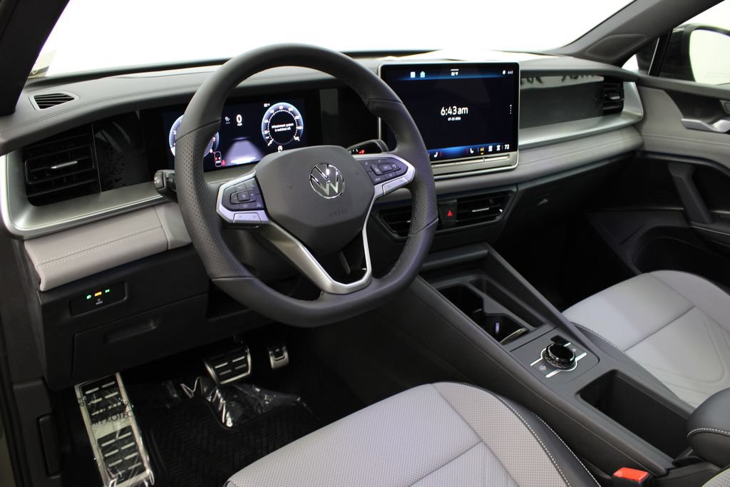 New 2026 Volkswagen Tiguan SE R-Line FWD image 14