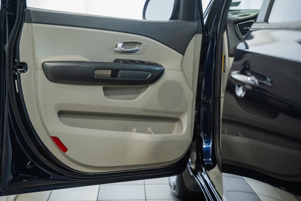 Used 2018 Kia Sedona LX FWD image 32
