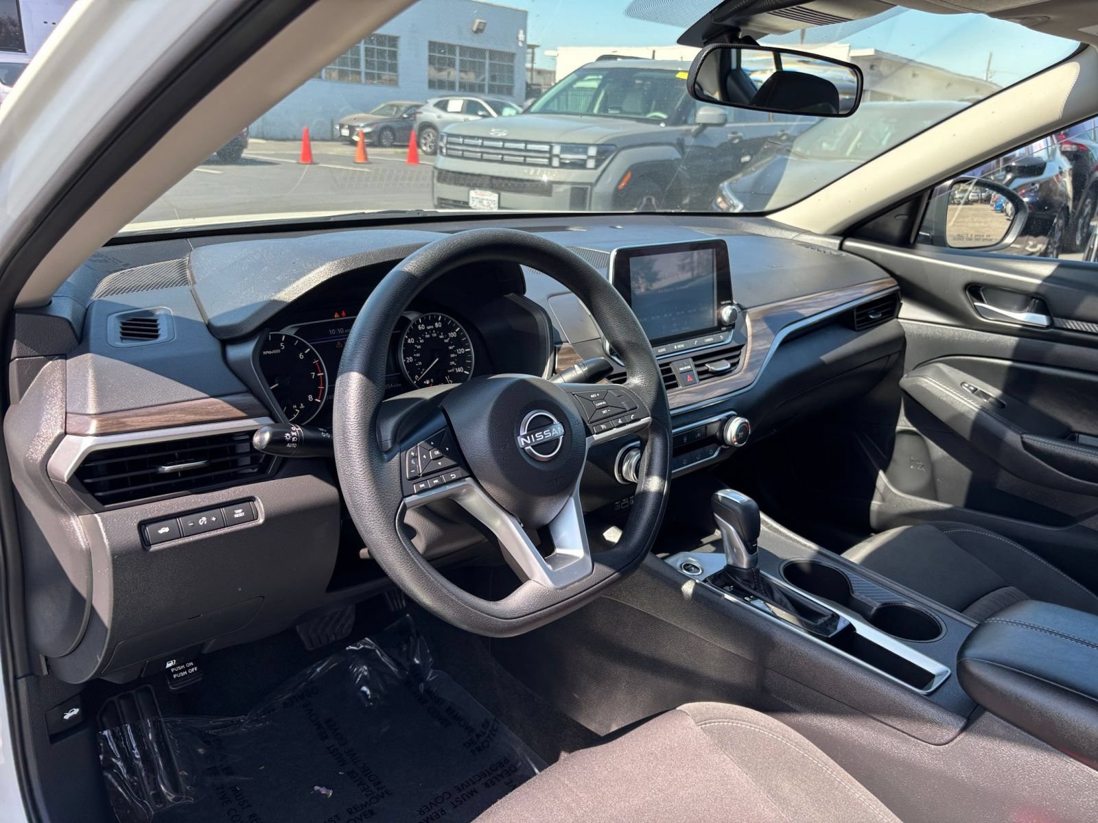 Used 2025 Nissan Altima 2.5 SV FWD image 33
