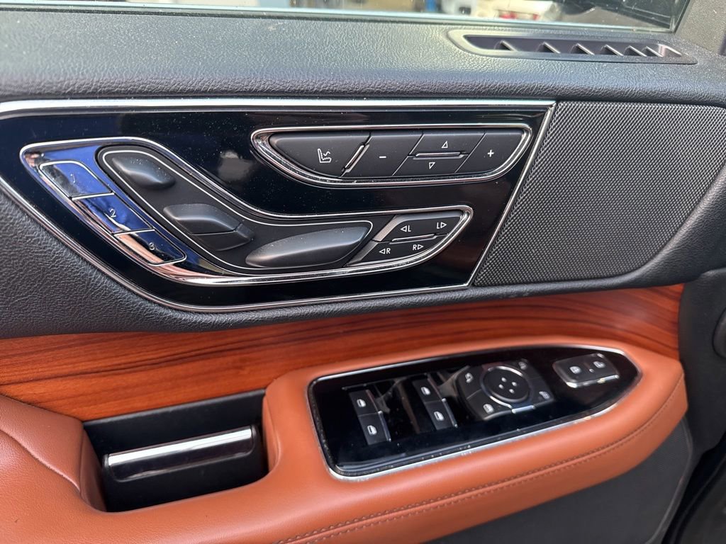 Used 2019 Lincoln Navigator Reserve w/ Cargo Package AWD/4WD image 22