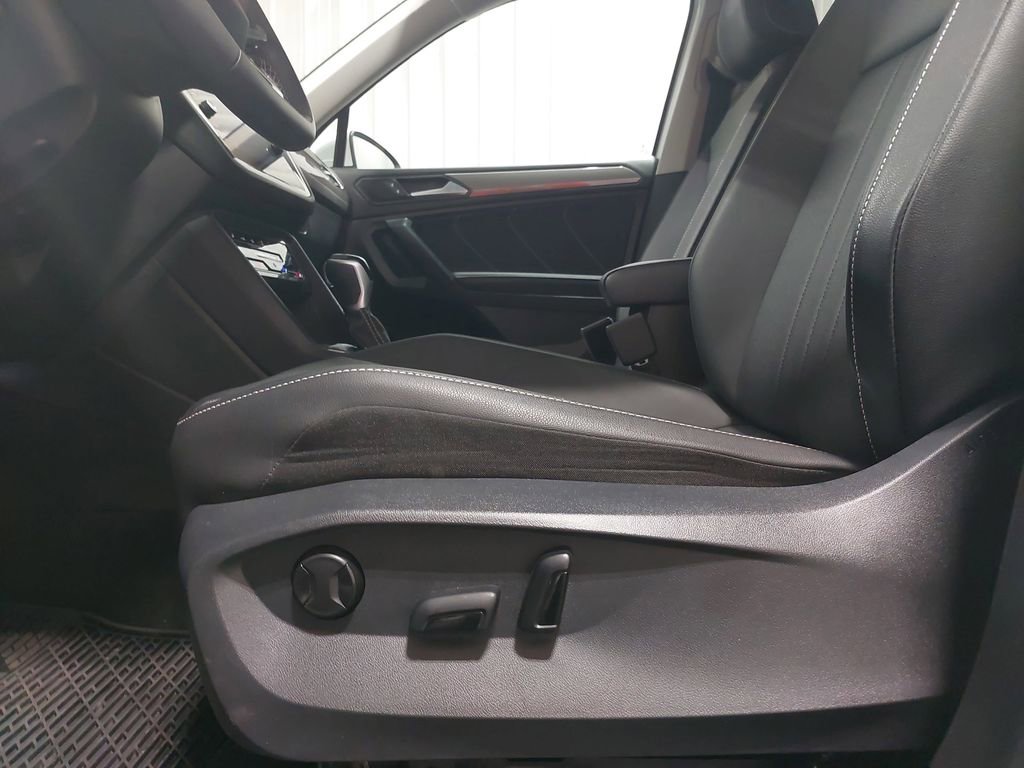 Used 2022 Volkswagen Tiguan SE image 28