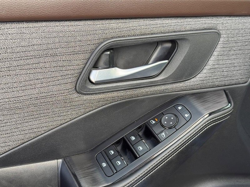 Used 2021 Nissan Rogue SV image 17