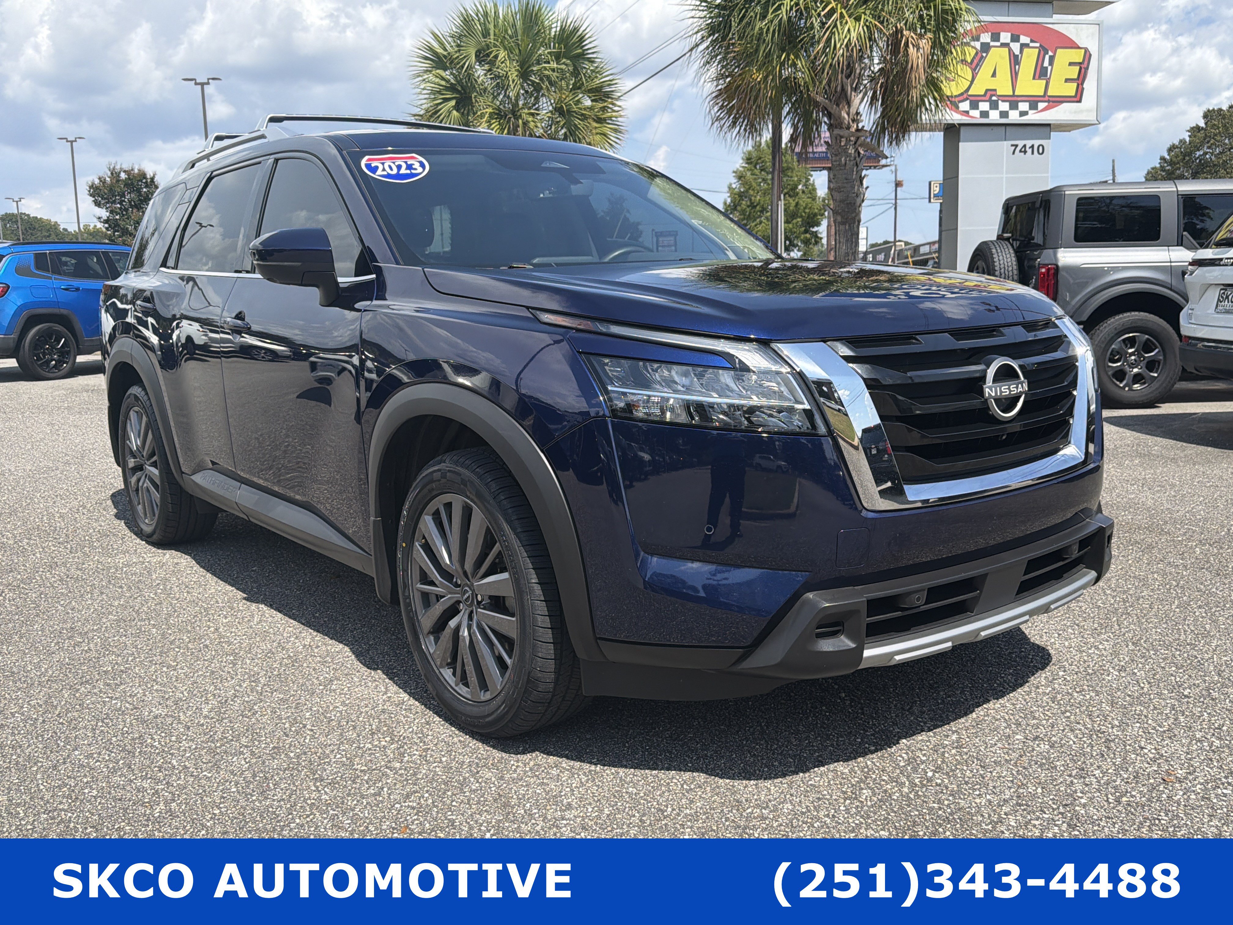 Used 2023 Nissan Pathfinder SL w/ SL Premium Package FWD image 7