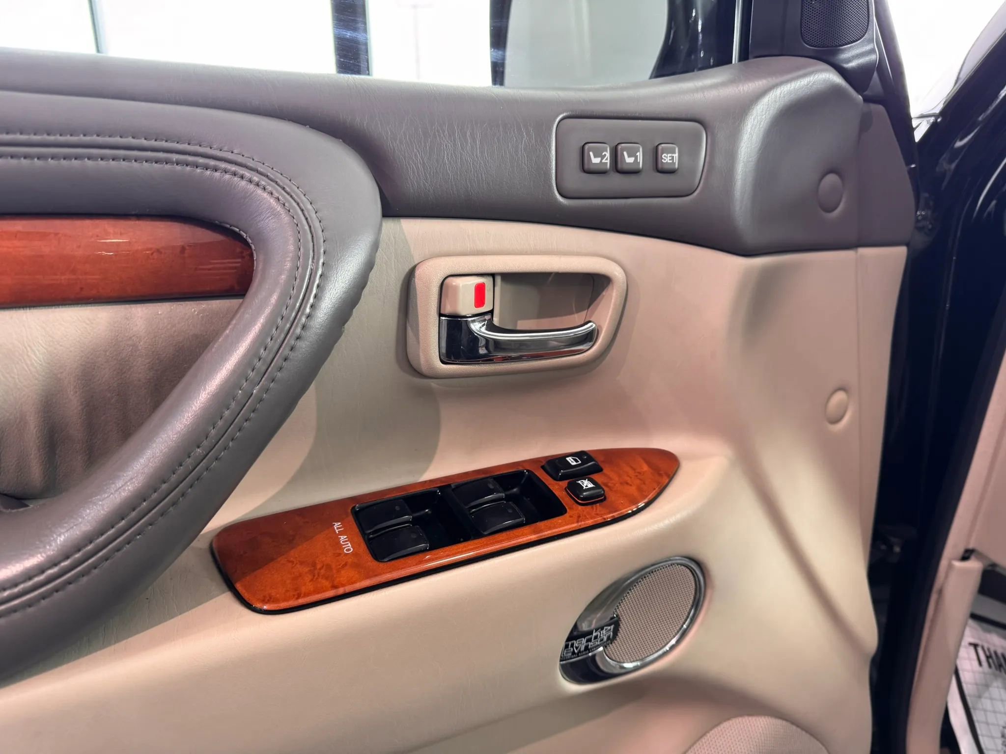 Used 2004 Lexus LX 470 4WD image 23