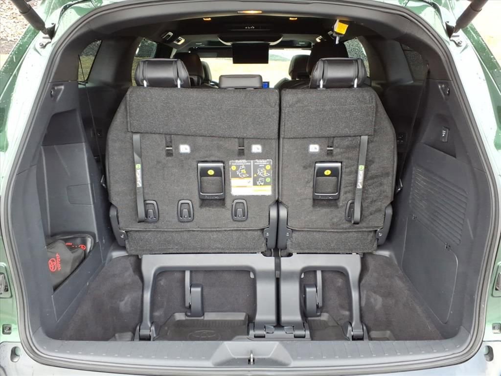 Certified 2025 Toyota Sienna Platinum image 13