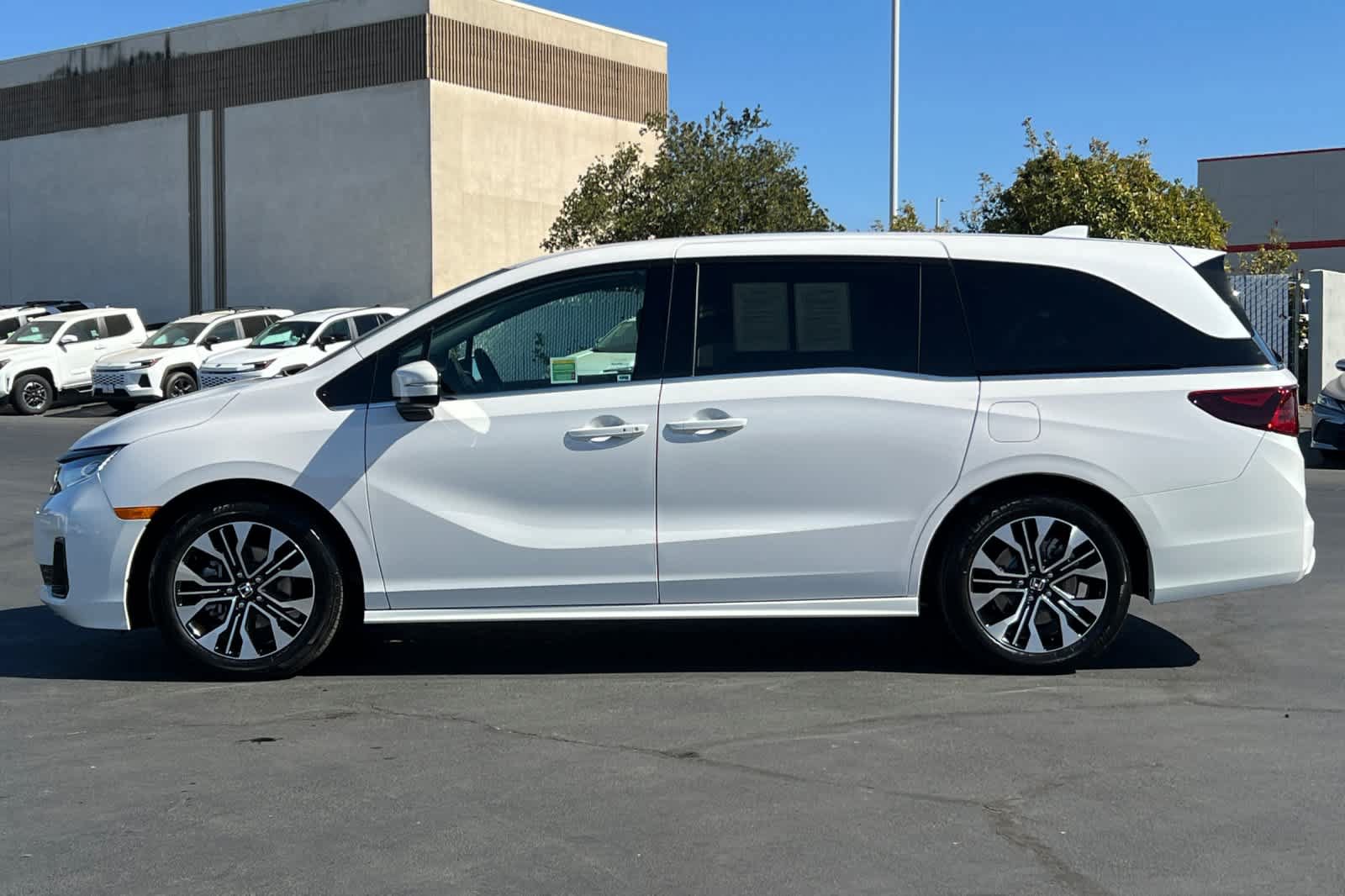 Used 2025 Honda Odyssey Elite image 9