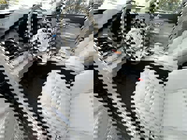 Used 2024 Volvo XC90 B6 Plus w/ Protection Package Premier image 17