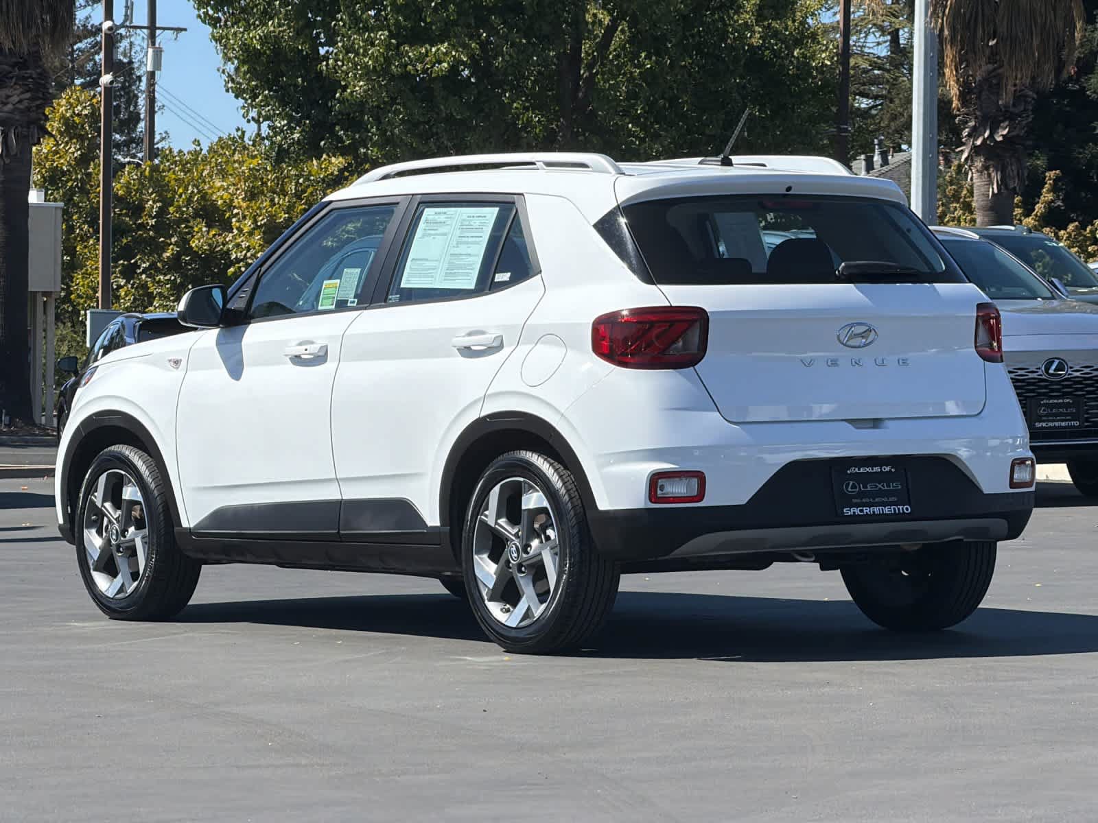 Used 2025 Hyundai Venue SEL FWD image 7