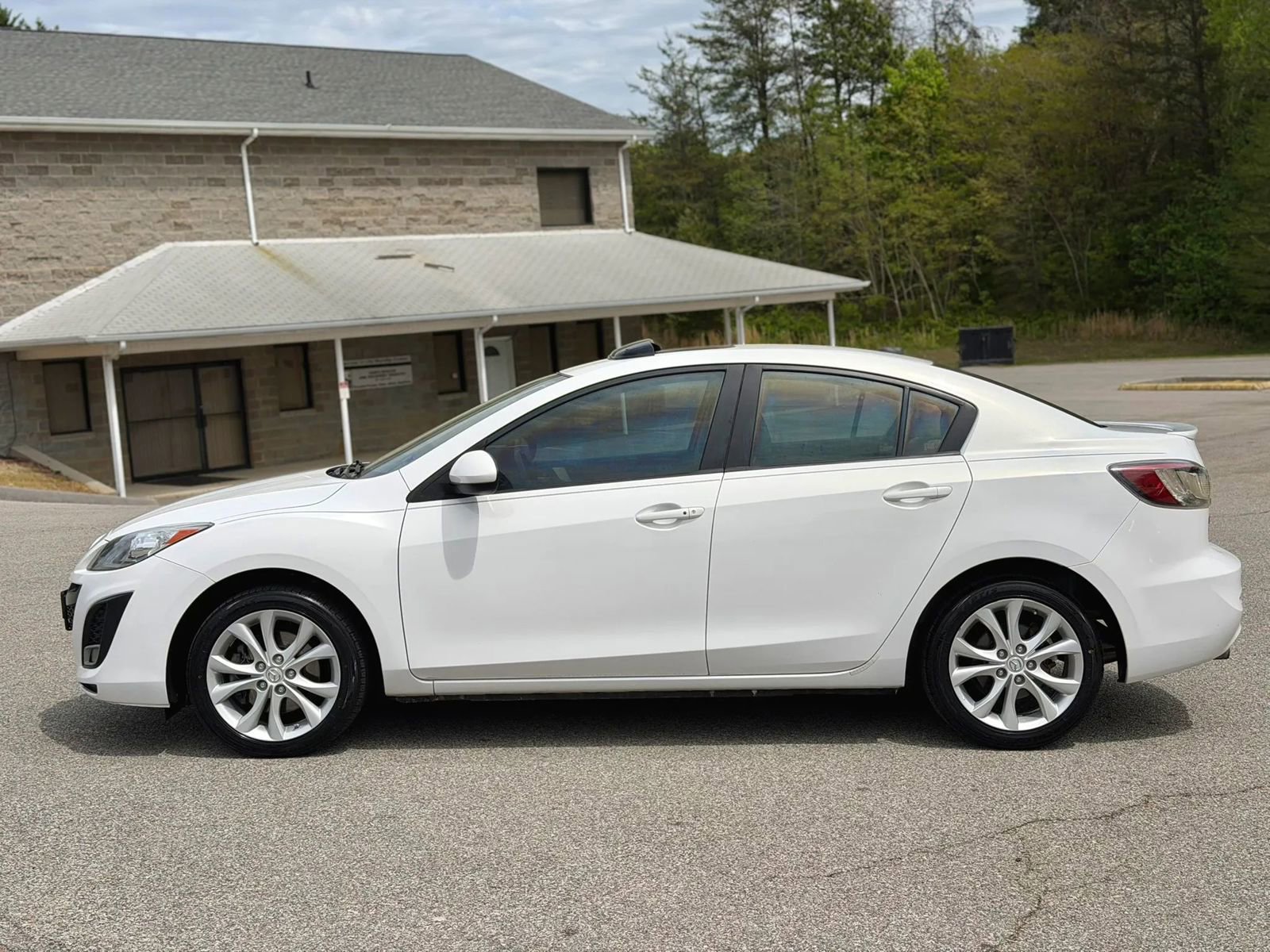 Used 2010 MAZDA MAZDA3 s Grand Touring FWD image 2