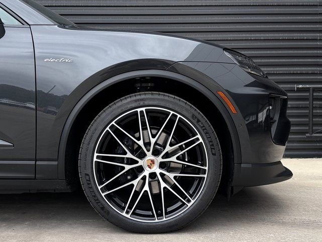 New 2026 Porsche Macan 4 Electric image 11