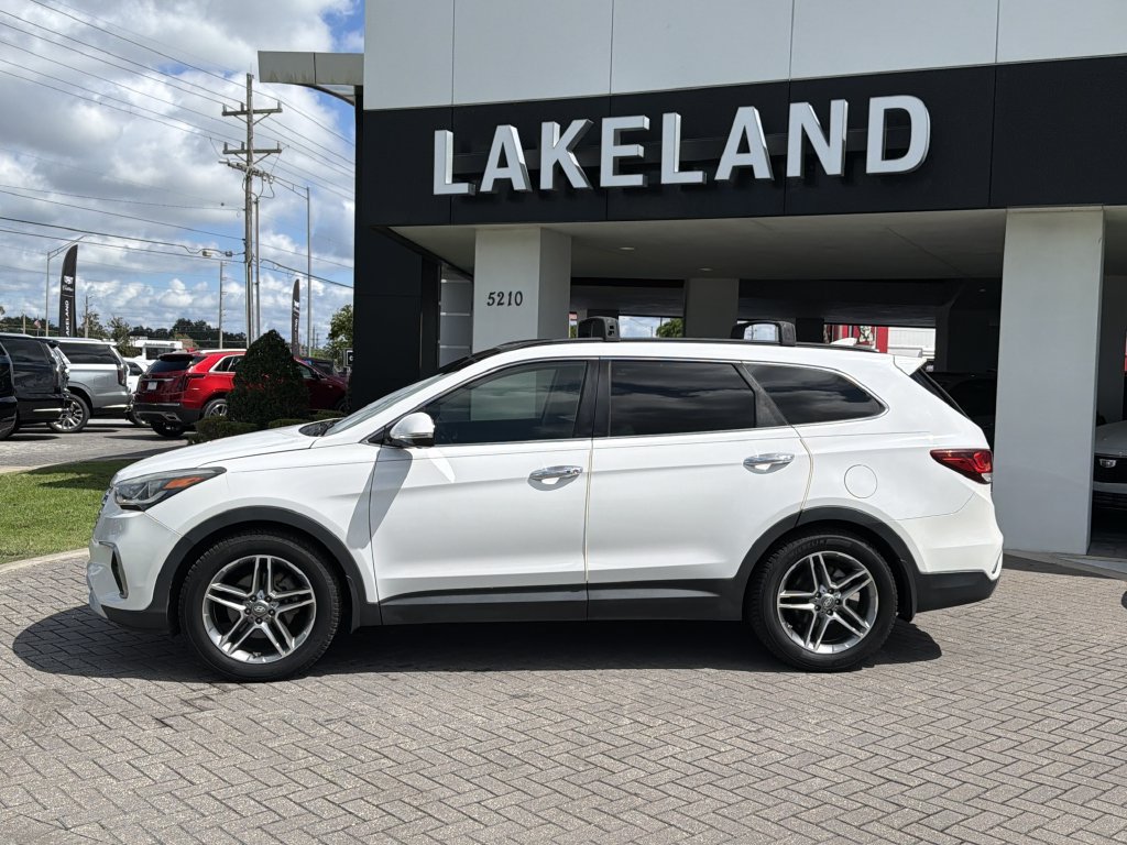 Used 2017 Hyundai Santa Fe FWD image 3