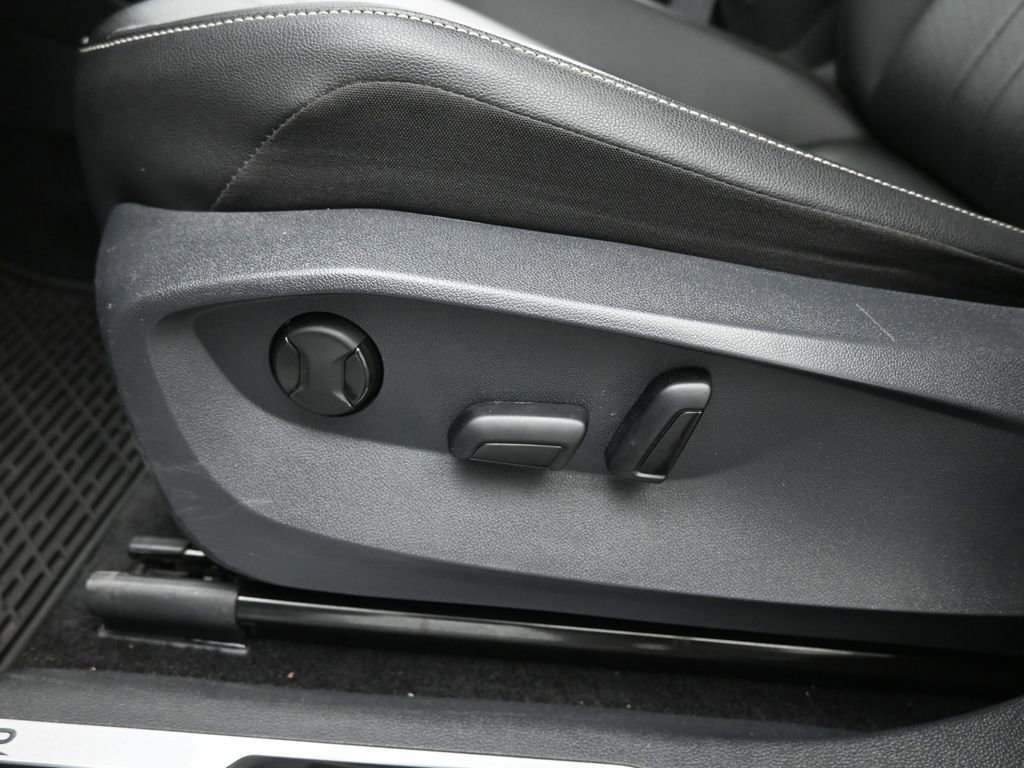 Used 2022 Volkswagen Tiguan SE R-Line FWD image 10