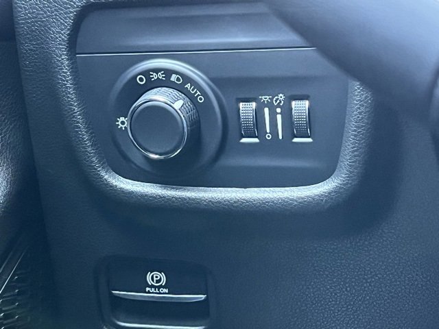 Used 2023 Jeep Grand Cherokee L Laredo image 29