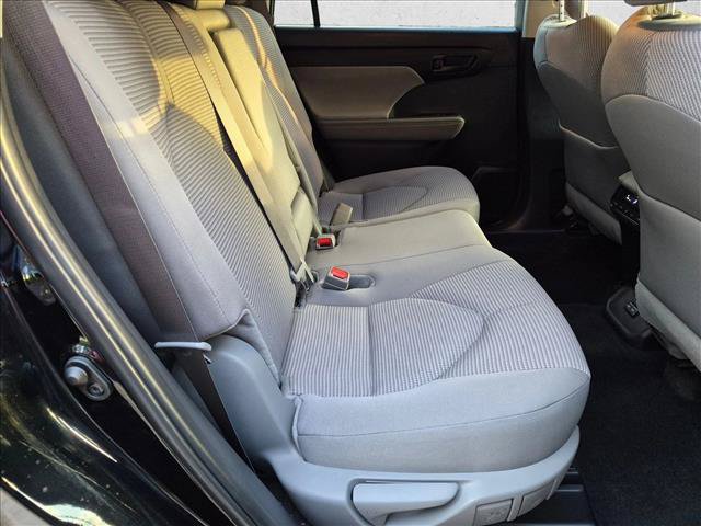 Certified 2024 Toyota Highlander LE FWD image 18