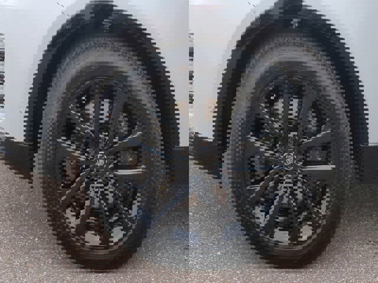 New 2026 Land Rover Discovery Limited Edition image 13