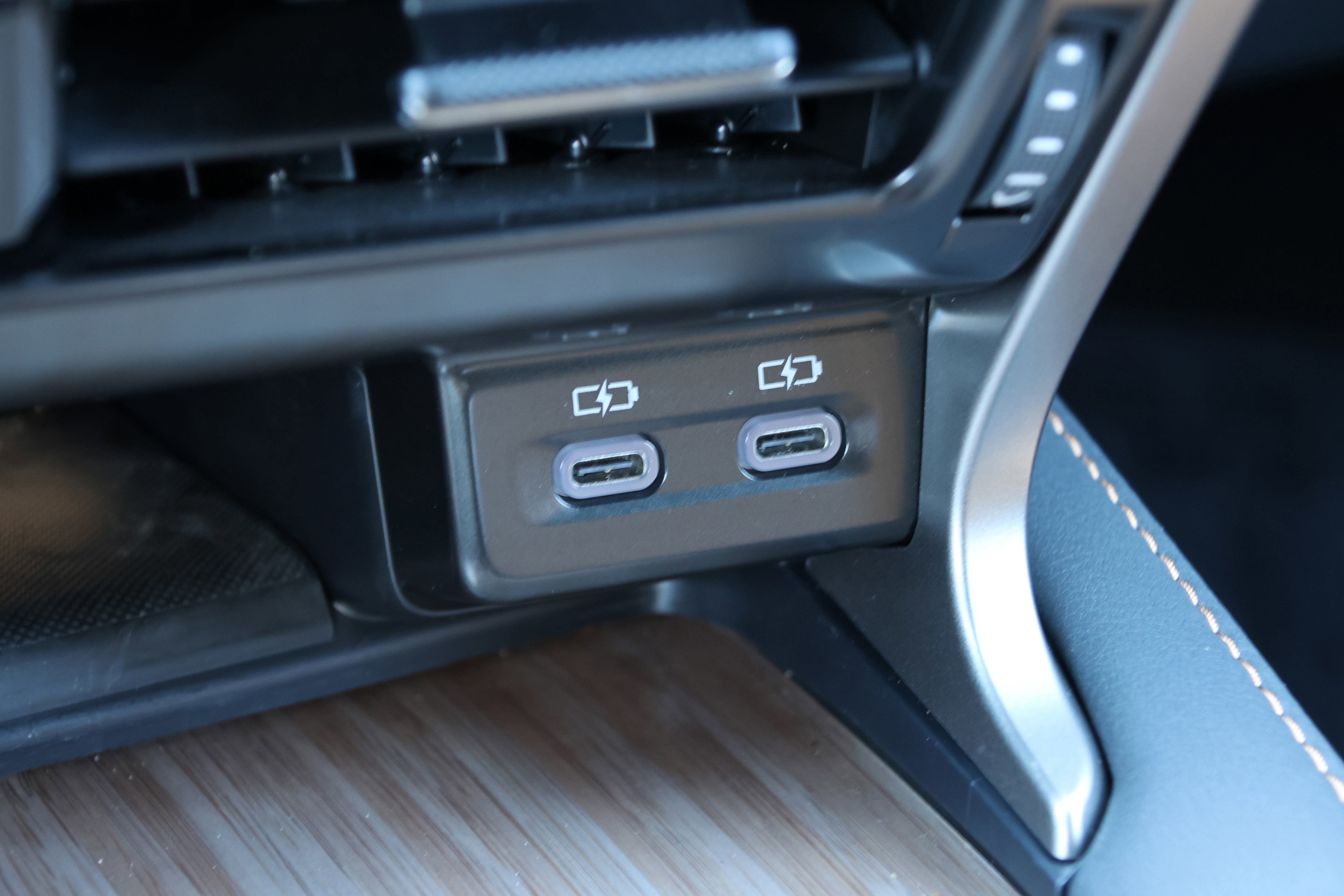 Used 2025 Lexus RX 350 Premium w/ Accessory Package (Z1) image 27